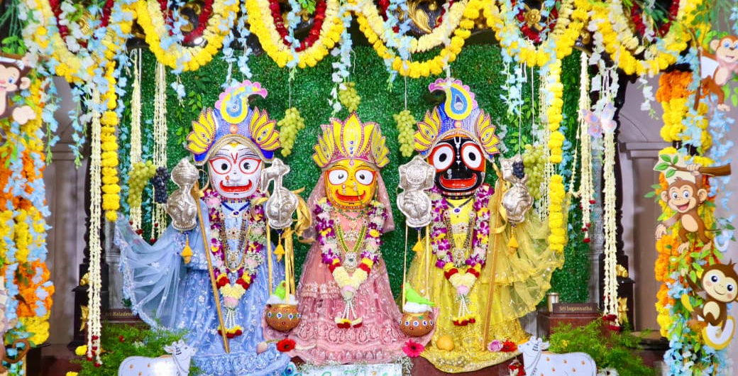 VIGRAHA FLOWER GARLAND SEVA